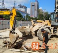 我要看黄色网看操逼大逼逼高温下的坚守｜道路建设者用汗水铺就畅通路